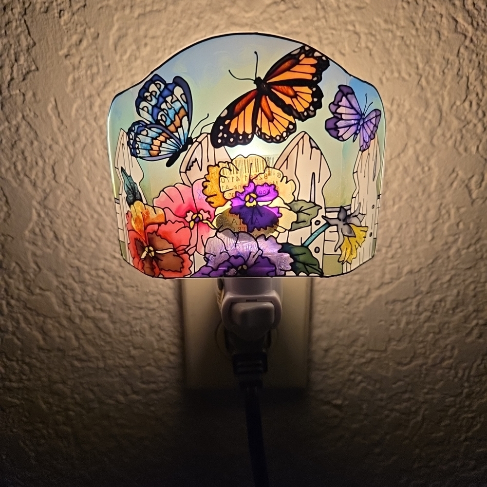 Amia Studios Vintage Hand Painted Glass Nightlight Butterfly & Pansy Garden NIB